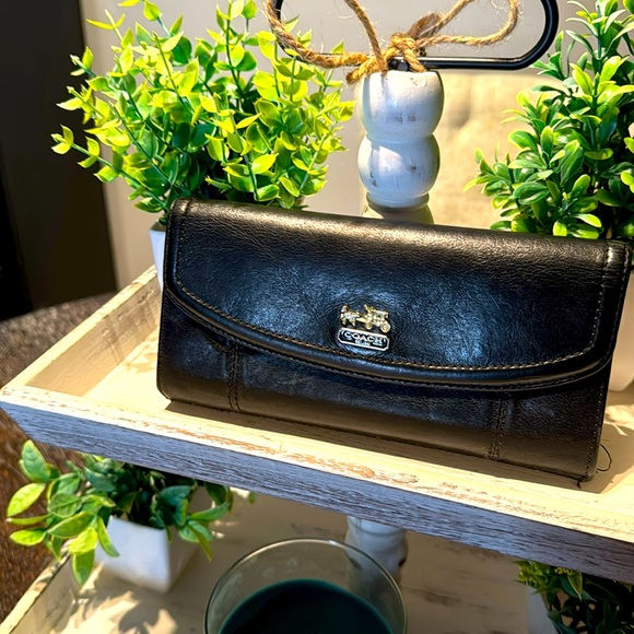 Coach Handbags - Coach wallet beautiful condition! No flaws! like new condition!